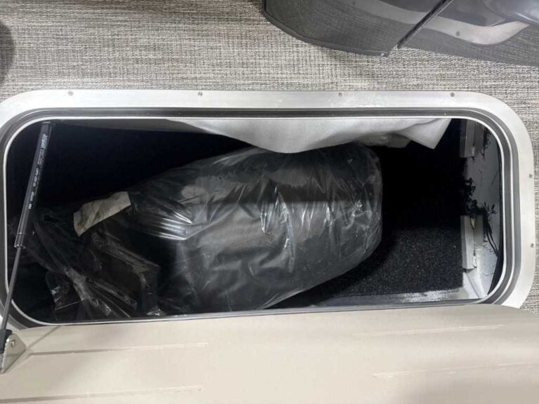 2026 Bennington 25QSRA - ESP+ - Arch - Blackout US-ETWC6895L526 [photo 3]